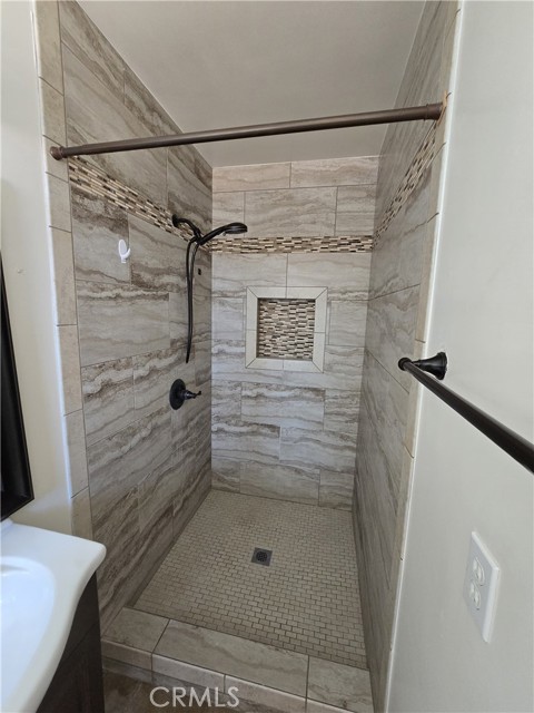 Detail Gallery Image 6 of 14 For 560 Hart St, Hemet,  CA 92543 - 3 Beds | 2/1 Baths