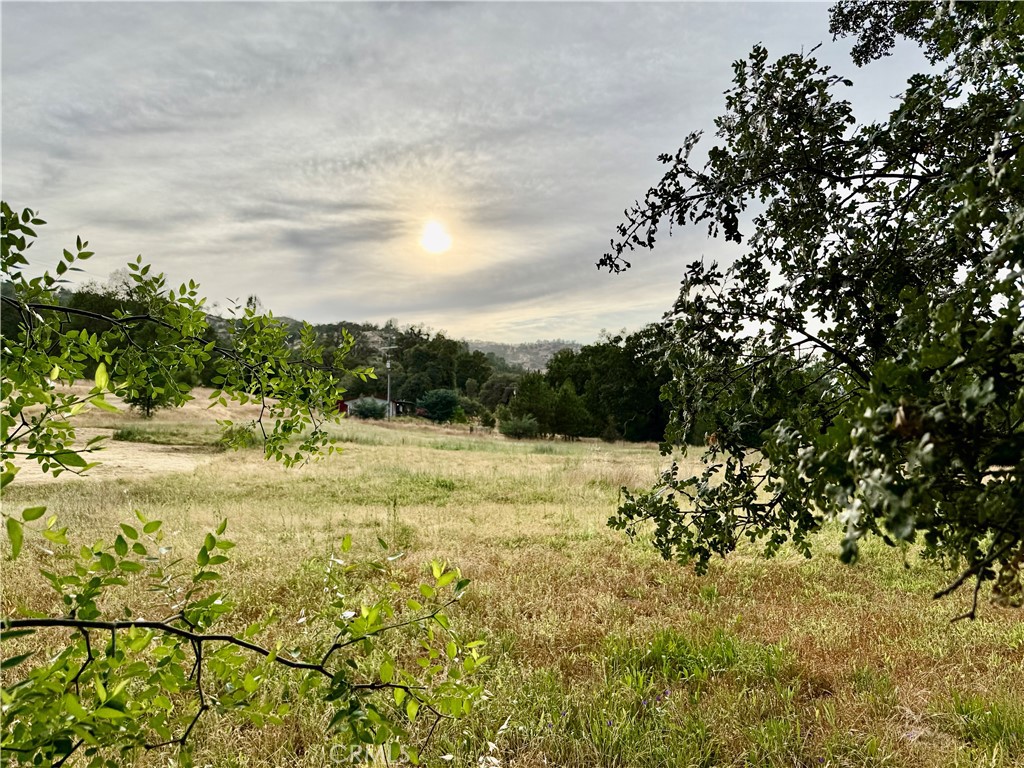 https://media.crmls.org/medias/f4b6cb78-f047-4593-a238-8c415b8b0a0e.jpg?preset=X-Large