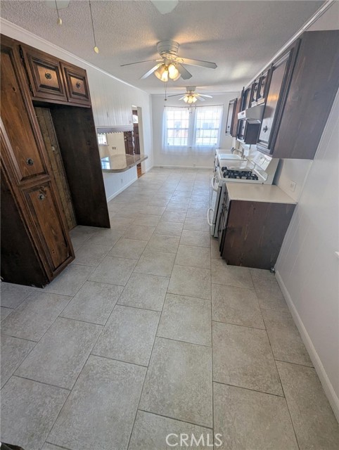 891 W Elberon Avenue, San Pedro CA: https://media.crmls.org/medias/f4b76dbf-9d51-4ffa-8fde-d5db29ec9149.jpg