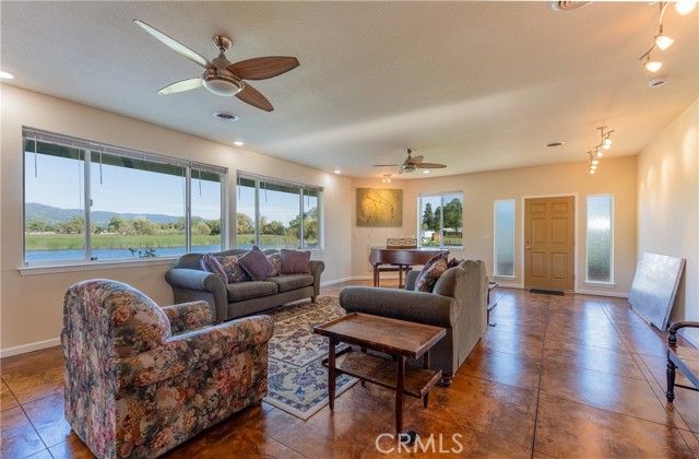 2260 Lakeshore Blvd, Upper Lake CA: https://media.crmls.org/medias/f4b80b58-5ef4-4a55-9b8b-bb855454ce44.jpg