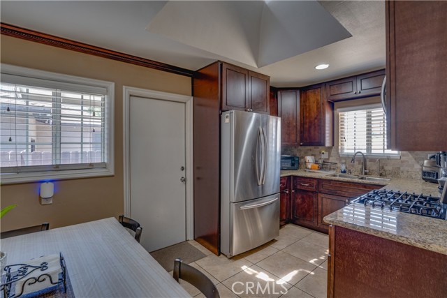 2304 W Flower Avenue, Fullerton CA: https://media.crmls.org/medias/f4b8893a-73cc-41c3-ab91-9f546bacf349.jpg