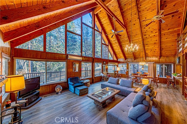 Detail Gallery Image 3 of 51 For 5522 Acorn, Wrightwood,  CA 92397 - 1 Beds | 1/1 Baths