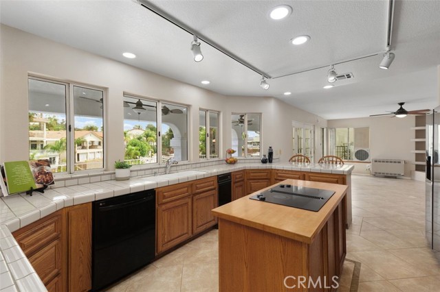 Detail Gallery Image 11 of 46 For 30220 Red Lure Pl, Canyon Lake,  CA 92587 - 3 Beds | 3 Baths