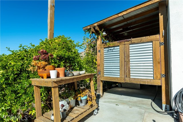 10161 Foothill Boulevard, Sylmar CA: https://media.crmls.org/medias/f4b93448-ac31-49ce-8132-1a6d447bb44d.jpg