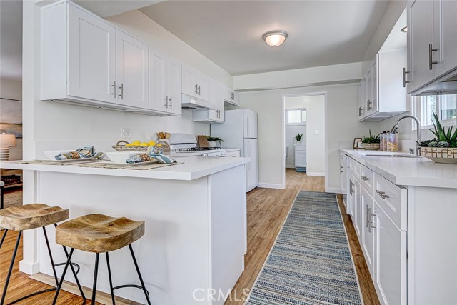 426 S Broadway, Redondo Beach CA: https://media.crmls.org/medias/f4b99bcd-34fa-4c68-8aa1-9e4ecf058286.jpg