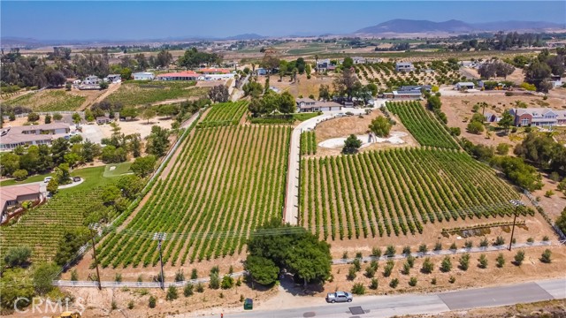 34150 Pauba Road, Temecula CA: https://media.crmls.org/medias/f4ba02b5-93e8-4db5-9be1-ae014c0e98a6.jpg