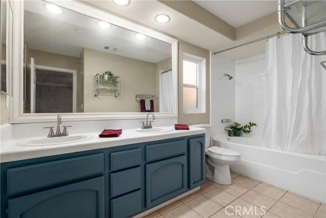 23570 Brook Drive, Canyon Lake CA: https://media.crmls.org/medias/f4bae310-84ab-4a49-acbb-0e28be1a9c57.jpg