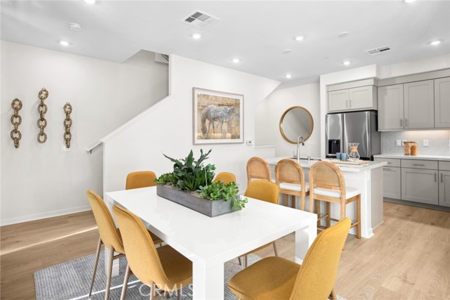 Detail Gallery Image 3 of 16 For 723 E. Route 66, Glendora,  CA 91740 - 3 Beds | 3/1 Baths