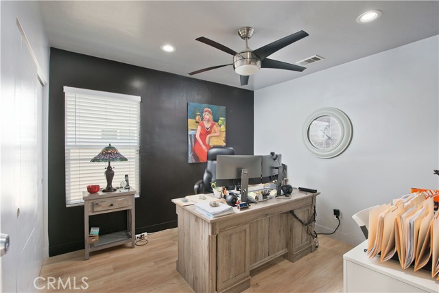 Detail Gallery Image 15 of 45 For 18016 Collins St, Encino,  CA 91316 - 4 Beds | 3/1 Baths