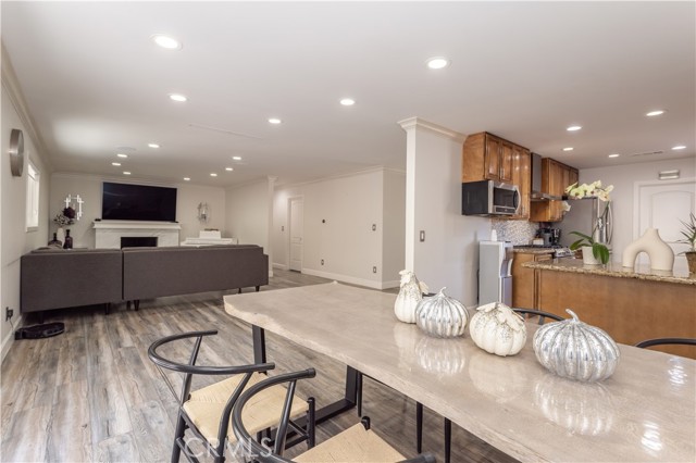 9434 Mclennan Avenue, Northridge CA: https://media.crmls.org/medias/f4bbf283-9440-43a4-bf6b-501e29df8266.jpg