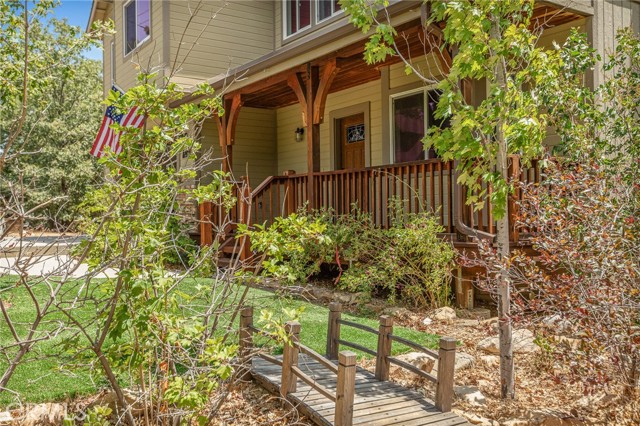 Detail Gallery Image 3 of 38 For 1509 Krause Ln, Lake Arrowhead,  CA 92352 - 3 Beds | 2/1 Baths