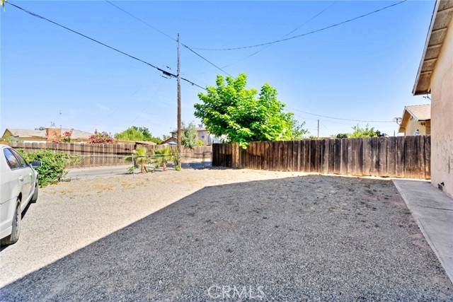 900 Sonora Street, Madera CA: https://media.crmls.org/medias/f4bc1f85-1093-40fb-8dec-ecc48abeee18.jpg