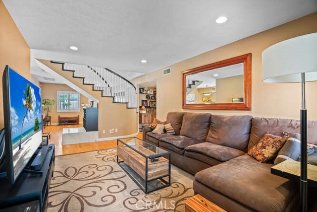 732 Cordova Avenue, Glendale CA: https://media.crmls.org/medias/f4bc6c91-9f89-4713-8a02-6d6c22dd8fb5.jpg