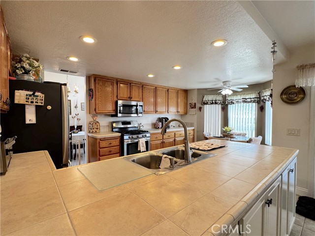 Detail Gallery Image 4 of 38 For 30027 via Amante, Menifee,  CA 92584 - 4 Beds | 2/1 Baths