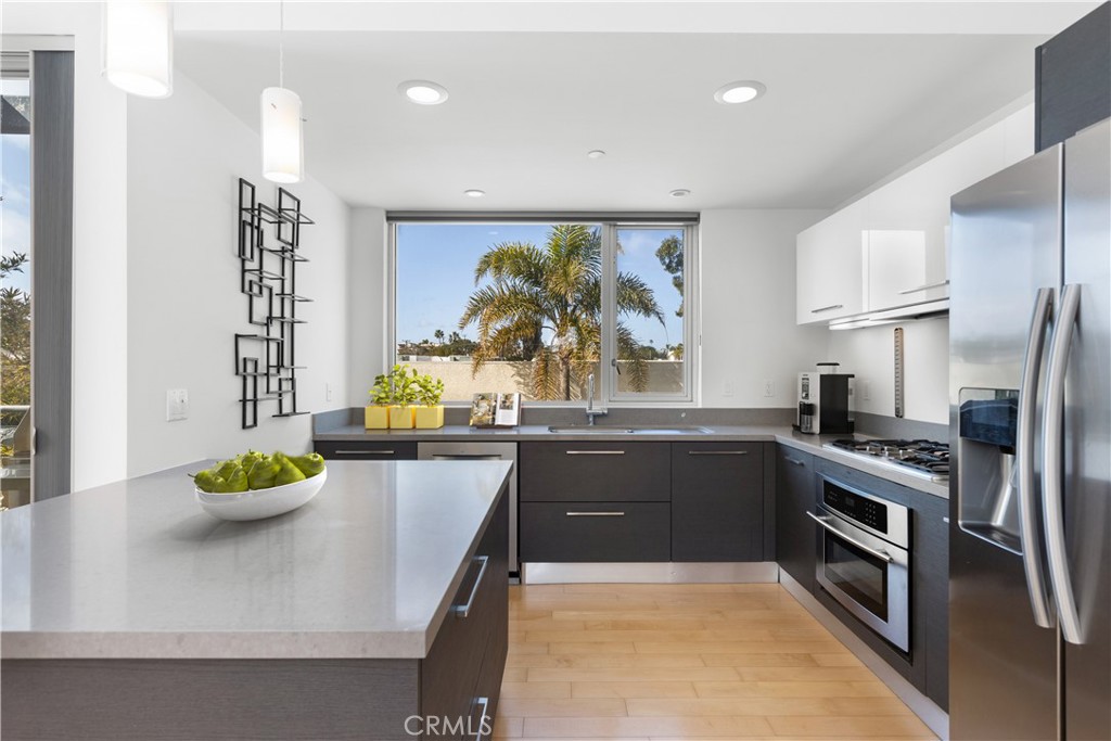 932 Manhattan Beach Boulevard, #B