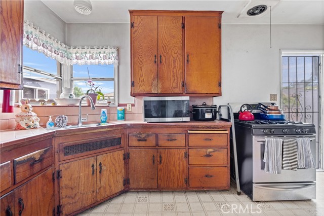 7437 Laura Street, Downey CA: https://media.crmls.org/medias/f4bdabae-e45a-424b-82c6-83fd79edaeb8.jpg