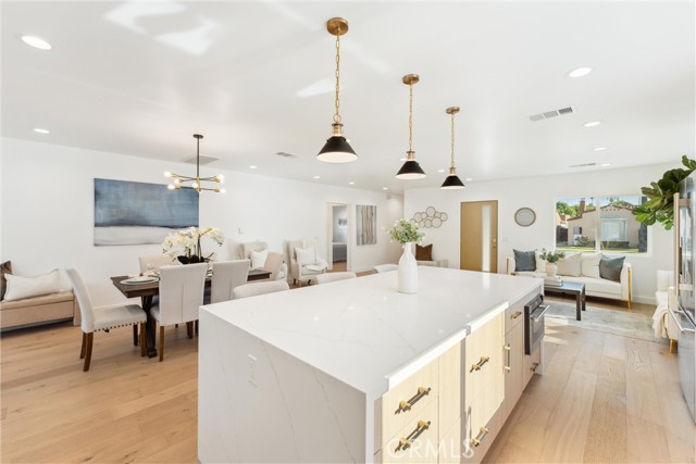3945 S Norton Avenue, Los Angeles CA: https://media.crmls.org/medias/f4bebc8b-04ef-48b9-aeaf-009bcb9a5b0a.jpg