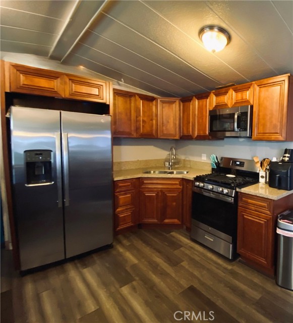 Detail Gallery Image 6 of 17 For 850 W Mission Blvd #B21,  Ontario,  CA 91762 - 2 Beds | 2 Baths