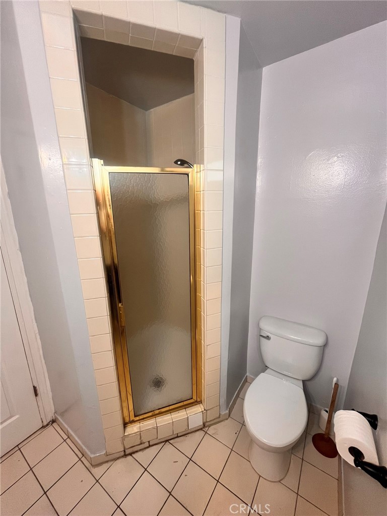https://media.crmls.org/medias/f4bec344-b06a-4770-8dfa-831985d9d390.jpg?preset=X-Large
