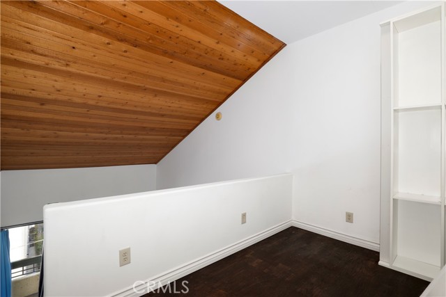 435 S La Fayette Park Place, Los Angeles CA: https://media.crmls.org/medias/f4bfb776-d53a-422d-a81a-5b68cd3afe40.jpg