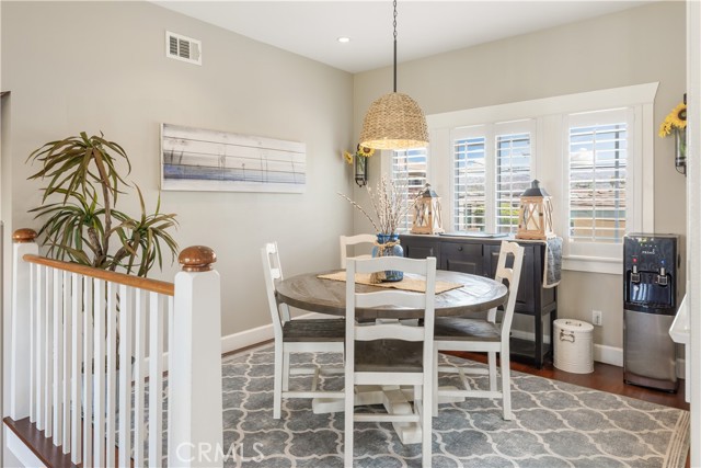 202 Avenue H, Redondo Beach CA: https://media.crmls.org/medias/f4c038f7-f2c9-4ec8-b2ee-d580b0a81503.jpg