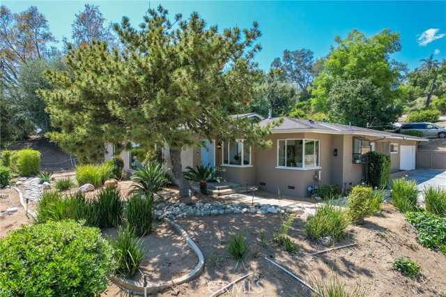 Detail Gallery Image 2 of 36 For 1784 Skyview Dr, Altadena,  CA 91001 - 3 Beds | 2 Baths