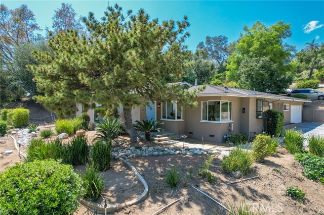 Detail Gallery Image 2 of 36 For 1784 Skyview Dr, Altadena,  CA 91001 - 3 Beds | 2 Baths