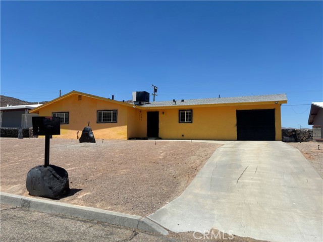 Detail Gallery Image 1 of 33 For 12118 Lakeview Dr, Trona,  CA 93562 - 3 Beds | 2 Baths
