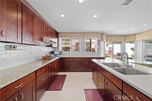 Detail Gallery Image 7 of 58 For 24301 Sunnycrest Ct, Diamond Bar,  CA 91765 - 4 Beds | 3/1 Baths