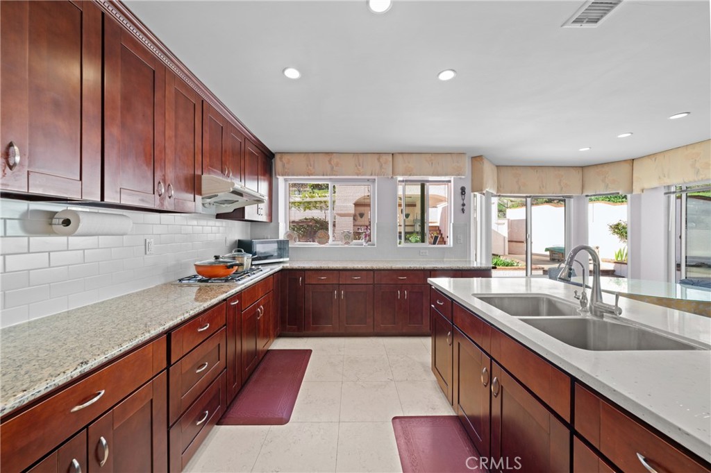 MLS #OC25274238 image #6