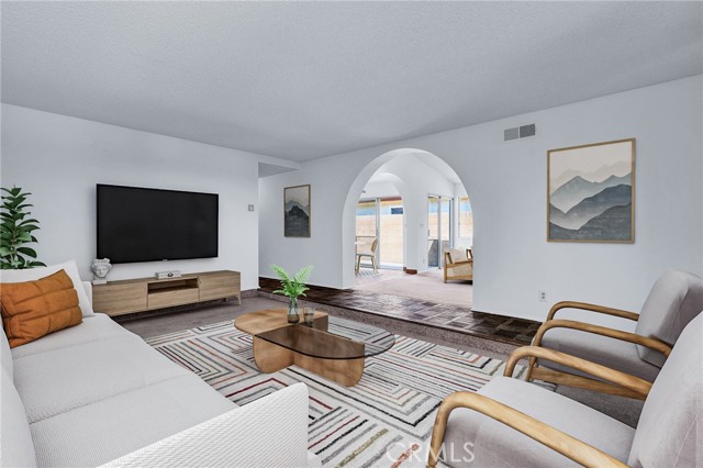 4637 W 132nd Street, Hawthorne CA: https://media.crmls.org/medias/f4c1016c-41a7-4c09-9fd7-538f0e17ffa0.jpg