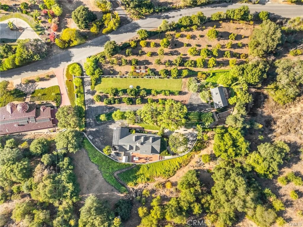 https://media.crmls.org/medias/f4c12951-c652-4e79-9cf1-a3ec400ec2d2.jpg?preset=X-Large