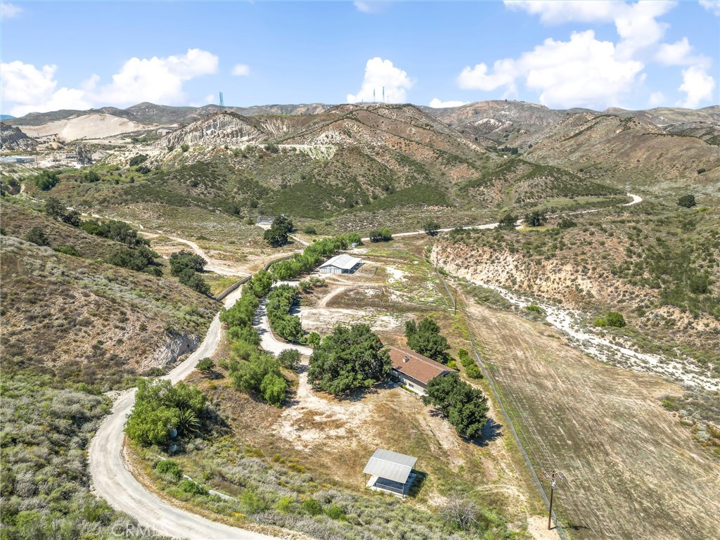 https://media.crmls.org/medias/f4c1a195-b039-49dd-8061-aa59668c9ca7.jpg?preset=X-Large