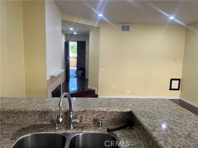 Detail Gallery Image 2 of 12 For 941 W Carson St #214,  Torrance,  CA 90502 - 1 Beds | 1 Baths