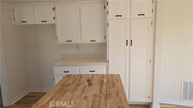 Detail Gallery Image 6 of 35 For 10387 Crossing Green Cir, Moreno Valley,  CA 92557 - 4 Beds | 2/1 Baths