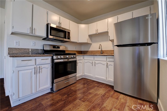 Detail Gallery Image 7 of 11 For 709 E Chestnut Ave, Santa Ana,  CA 92701 - – Beds | – Baths