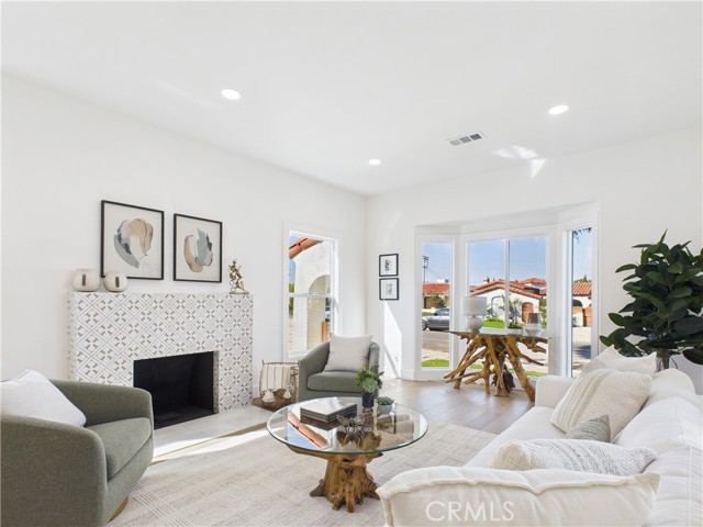 Front Image Thumbnail for CROC25251397