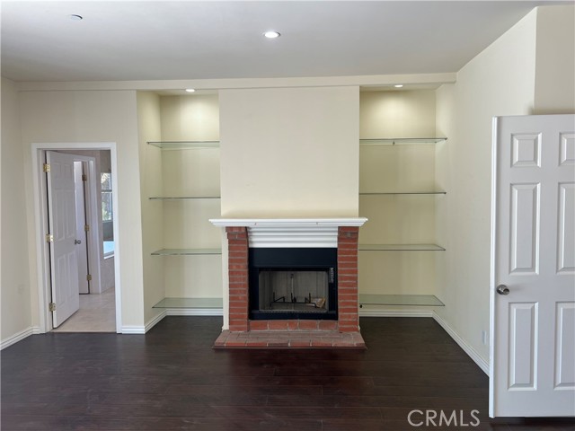 7004 Longridge Avenue, North Hollywood CA: https://media.crmls.org/medias/f4c38aa2-34c6-44e7-a393-0efef69c0f98.jpg