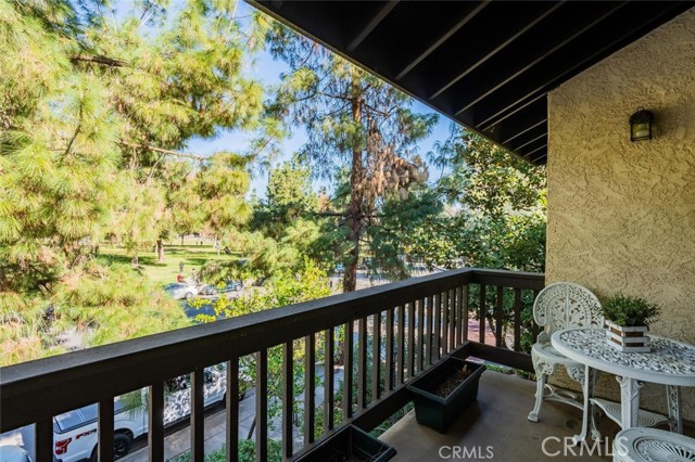 Detail Gallery Image 17 of 27 For 21820 Marylee St #222,  Woodland Hills,  CA 91367 - 3 Beds | 2/1 Baths