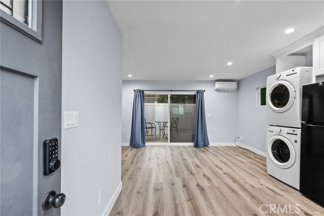 Detail Gallery Image 4 of 15 For 6955 Garden Grove Ave, Reseda,  CA 91335 - 0 Beds | 1 Baths