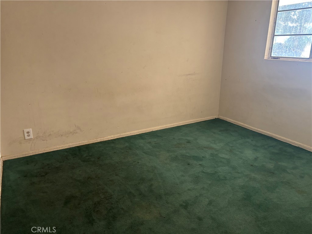 https://media.crmls.org/medias/f4c434b0-a473-434c-accb-025775597d8a.jpg?preset=X-Large