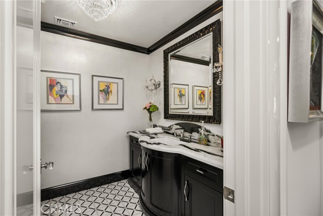 Detail Gallery Image 28 of 34 For 9821 Brentwood Dr, North Tustin,  CA 92705 - 3 Beds | 3/1 Baths