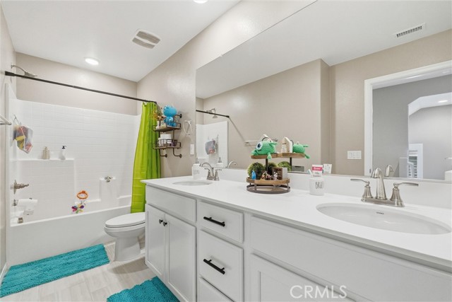 Detail Gallery Image 18 of 40 For 155 Spectacle, Irvine,  CA 92618 - 4 Beds | 3 Baths