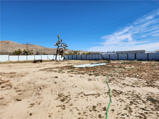 Detail Gallery Image 4 of 6 For 7248 Scarvan Rd, Yucca Valley,  CA 92284 - – Beds | – Baths