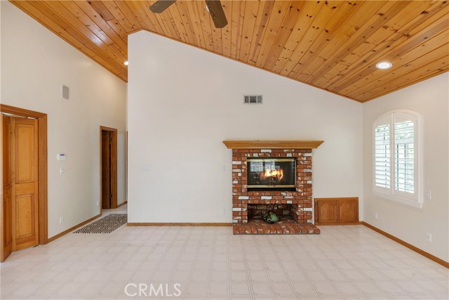 Detail Gallery Image 17 of 40 For 27442 Meadow Bay Dr, Lake Arrowhead,  CA 92352 - 4 Beds | 3/1 Baths