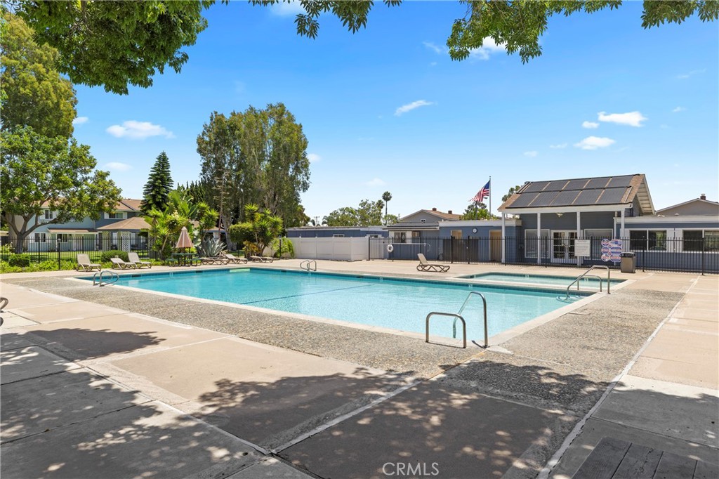 https://media.crmls.org/medias/f4c58aac-ce2b-49af-affe-816c527fb922.jpg?preset=X-Large