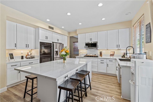 28436 Calex Drive, Valencia CA: https://media.crmls.org/medias/f4c66644-be91-4006-a255-02ef12da50b1.jpg