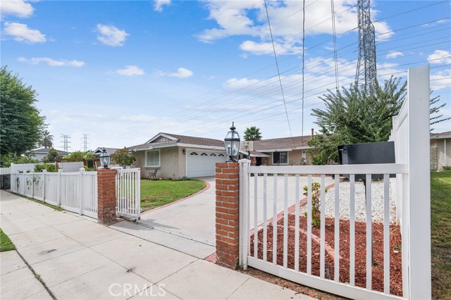 Detail Gallery Image 1 of 37 For 9159 Geyser Ave, Northridge,  CA 91324 - 3 Beds | 2 Baths