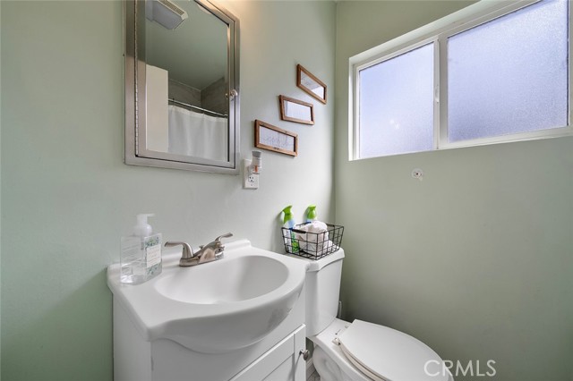 Detail Gallery Image 20 of 36 For 4228 Ostrom, Lakewood,  CA 90713 - 5 Beds | 3 Baths