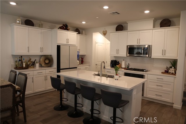 Detail Gallery Image 7 of 28 For 16255 Castello #2,  Fontana,  CA 92336 - 4 Beds | 2/1 Baths